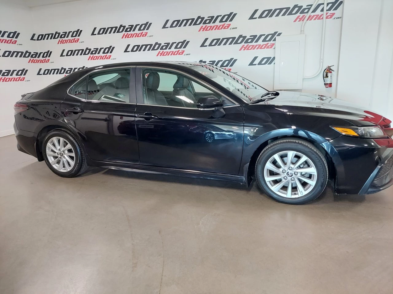 2021 Toyota Camry
                                                    SE Main Image