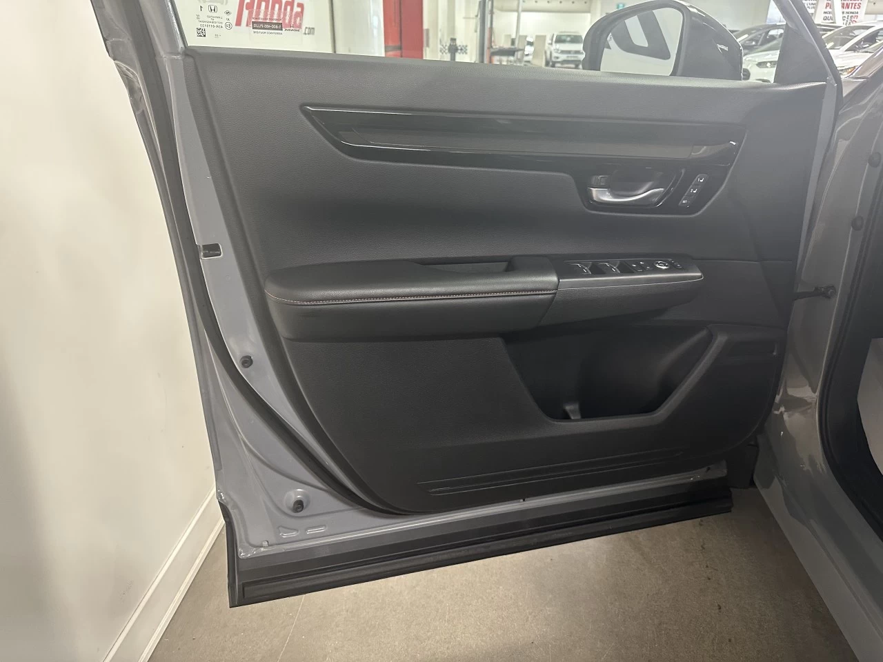 2023 Honda CR-V
                                                    Touring-Hybride Main Image