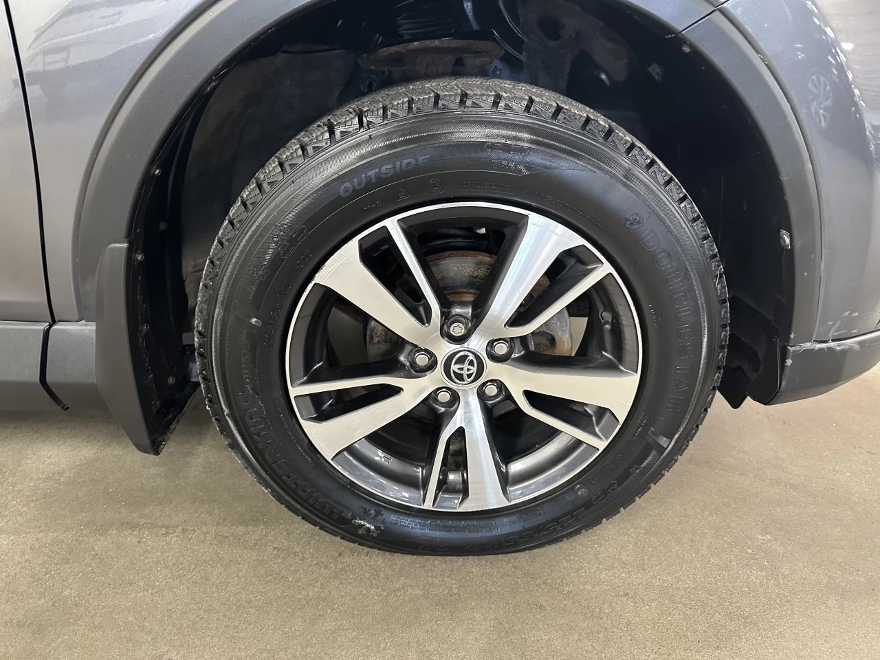 2018 Toyota RAV4
                                                    LE Main Image