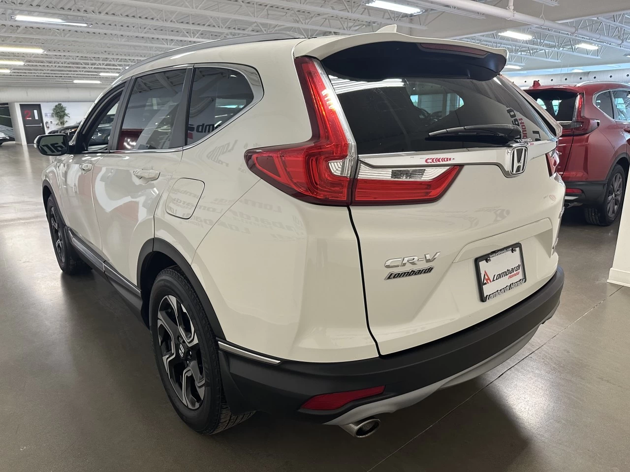 2017 Honda CR-V
                                                    Touring Main Image