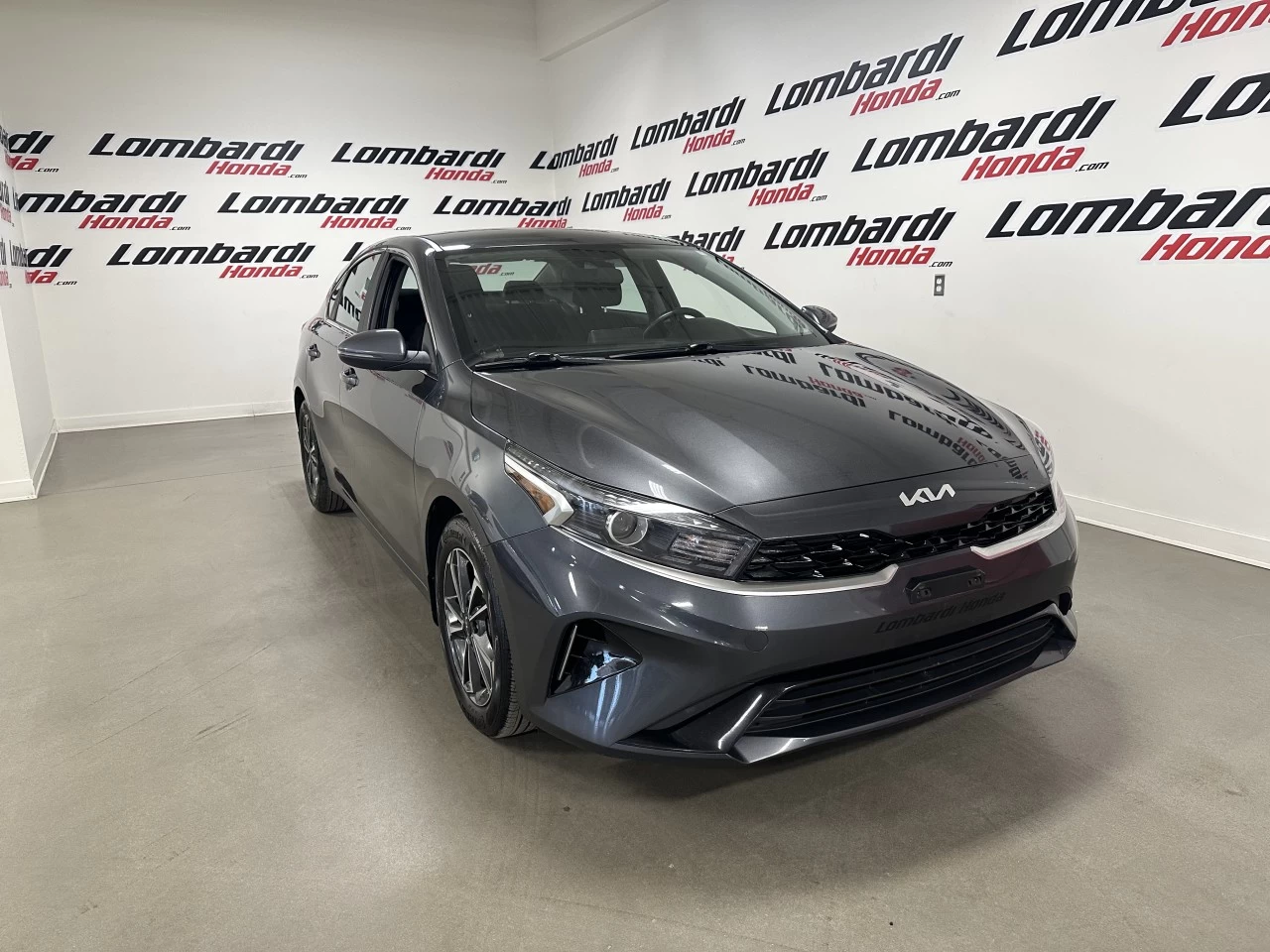 2023 Kia Forte EX Image principale