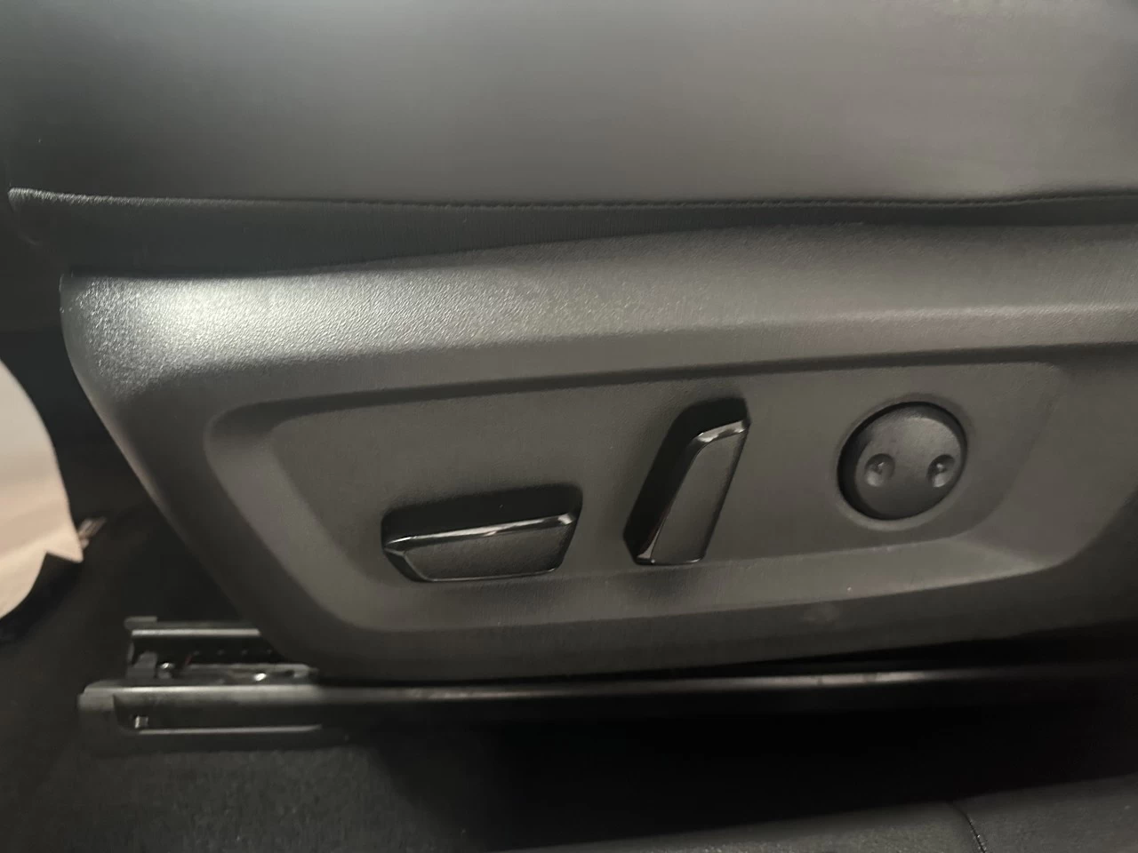 2025 Nissan Rogue SV Main Image