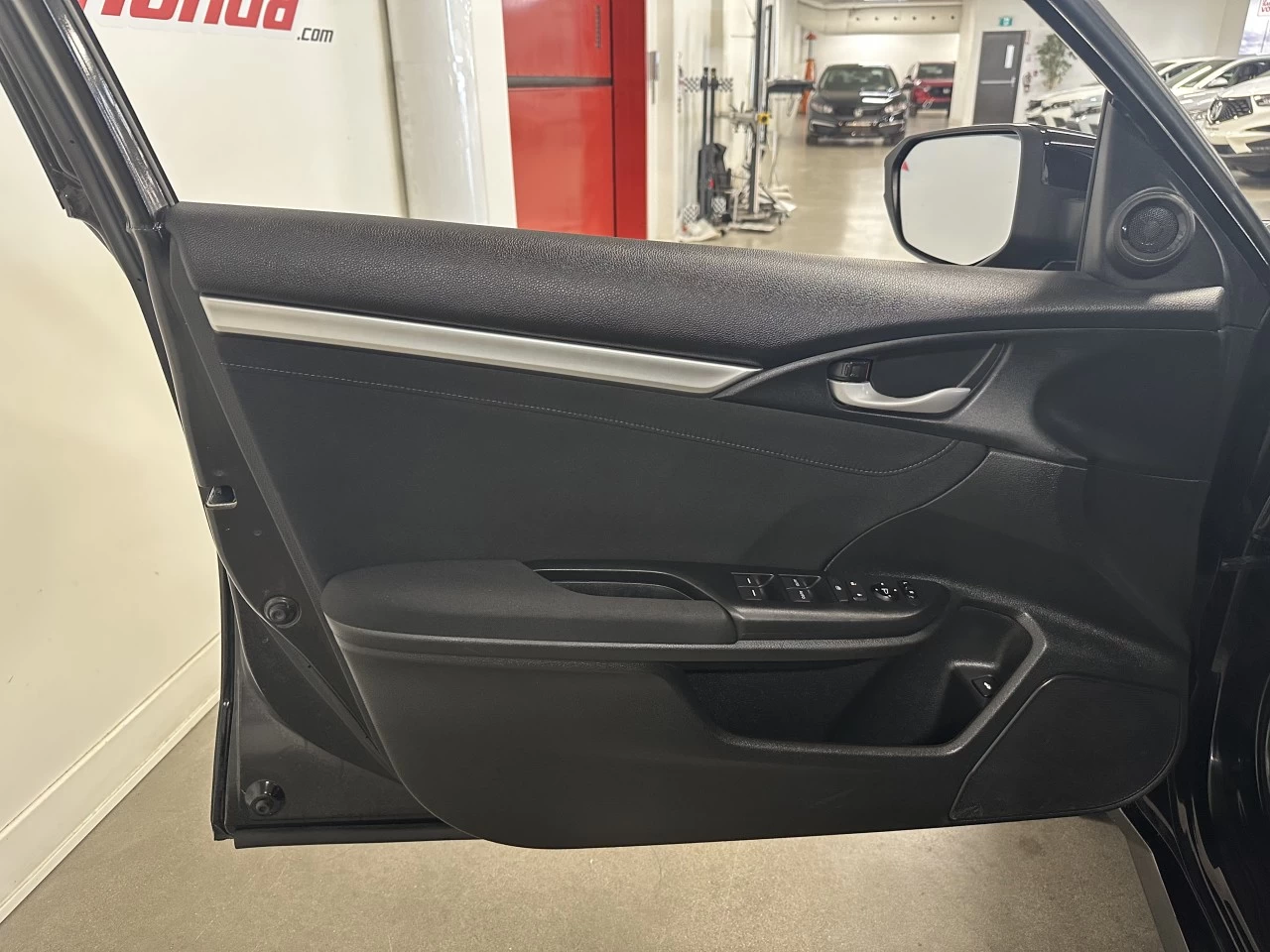 2021 Honda Civic
                                                    EX Main Image