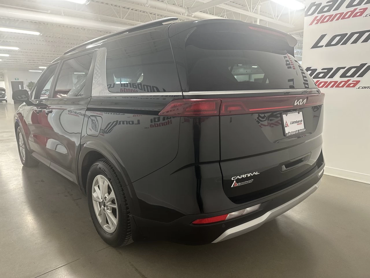 2024 Kia Carnival LX+ Main Image