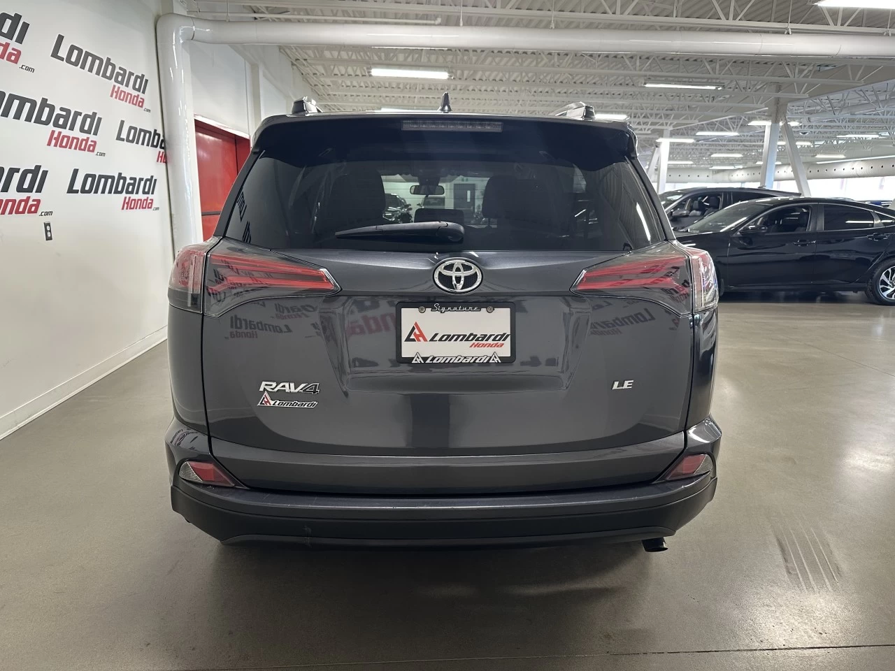 2018 Toyota RAV4
                                                    LE Main Image