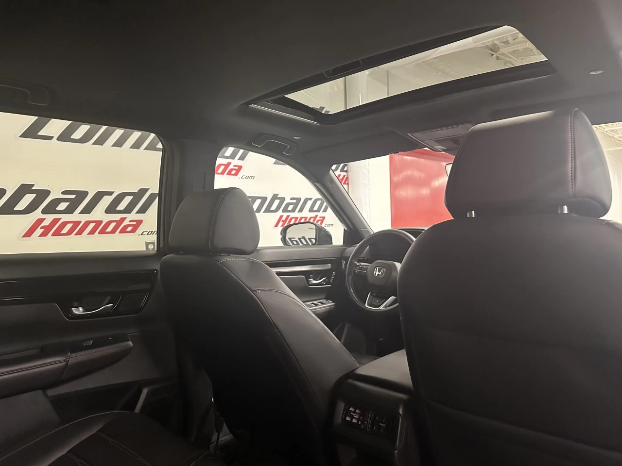 2023 Honda CR-V
                                                    Touring-Hybride Main Image
