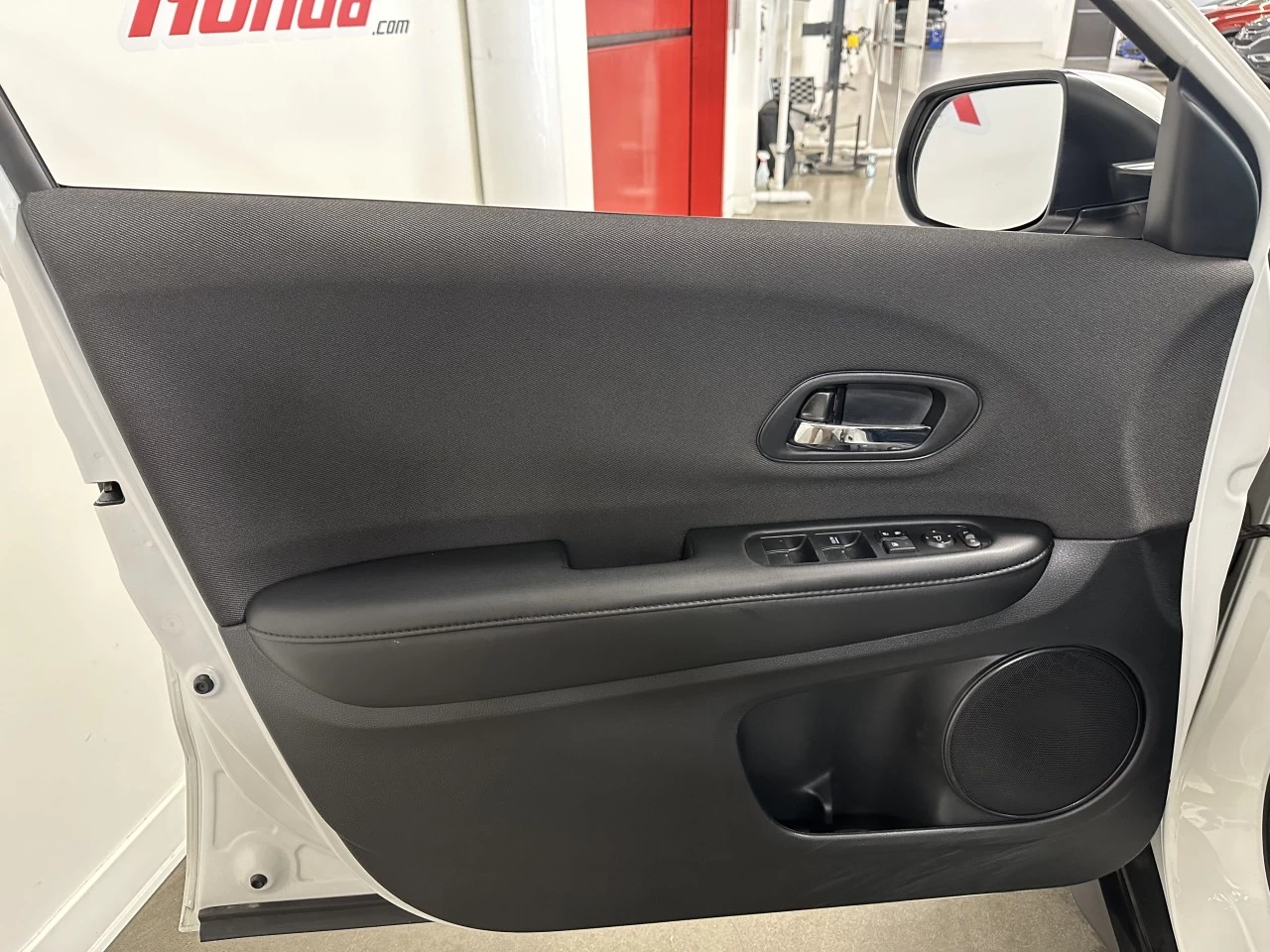 2020 Honda HR-V LX https://www.lombardihonda.com/resize/b990ff35b810a3abc0cc817b2ca24889-1