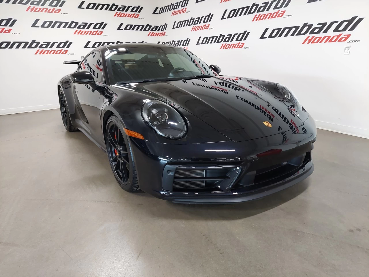 2024 Porsche 911
                                                    CARRERA 4 GTS Image principale