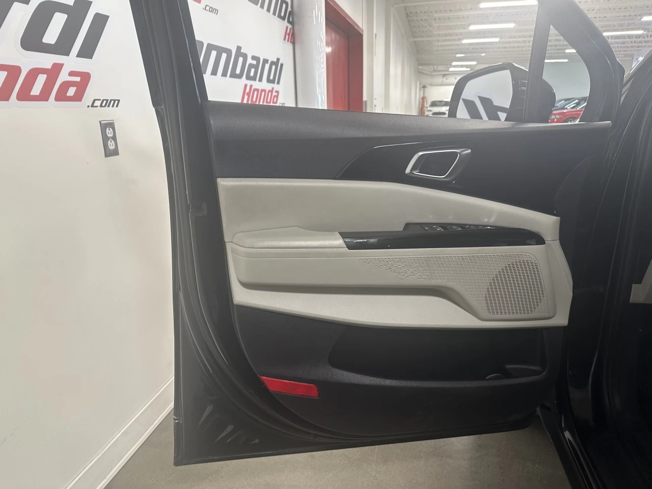 2024 Kia Carnival LX+ Main Image