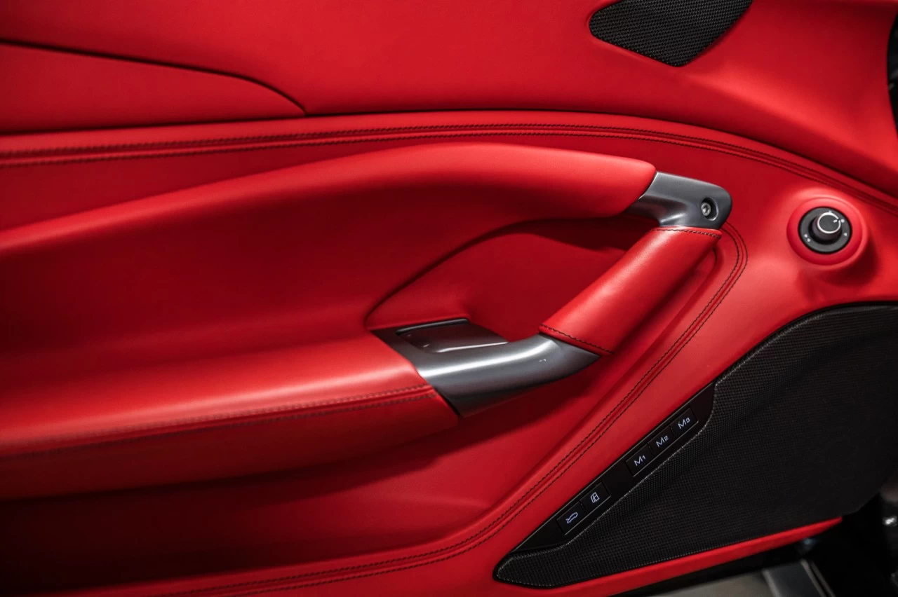 2021 Ferrari F8 Spider  Image principale