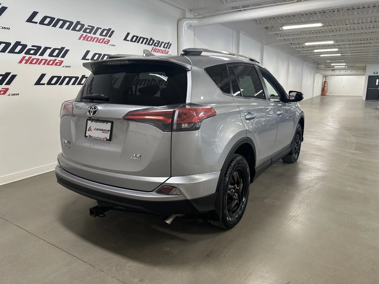 2018 Toyota RAV4 LE Image principale