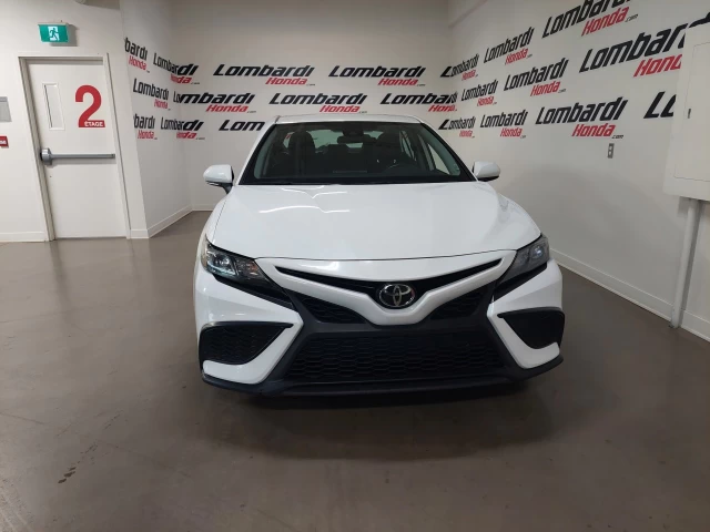 Toyota Camry SE 2021