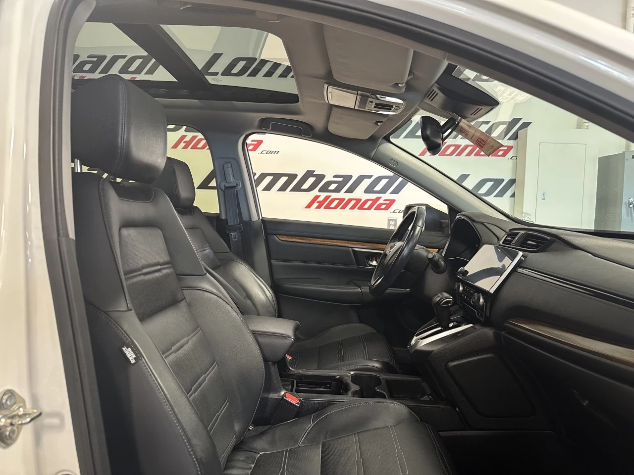 2017 Honda CR-V
                                                    Touring Main Image