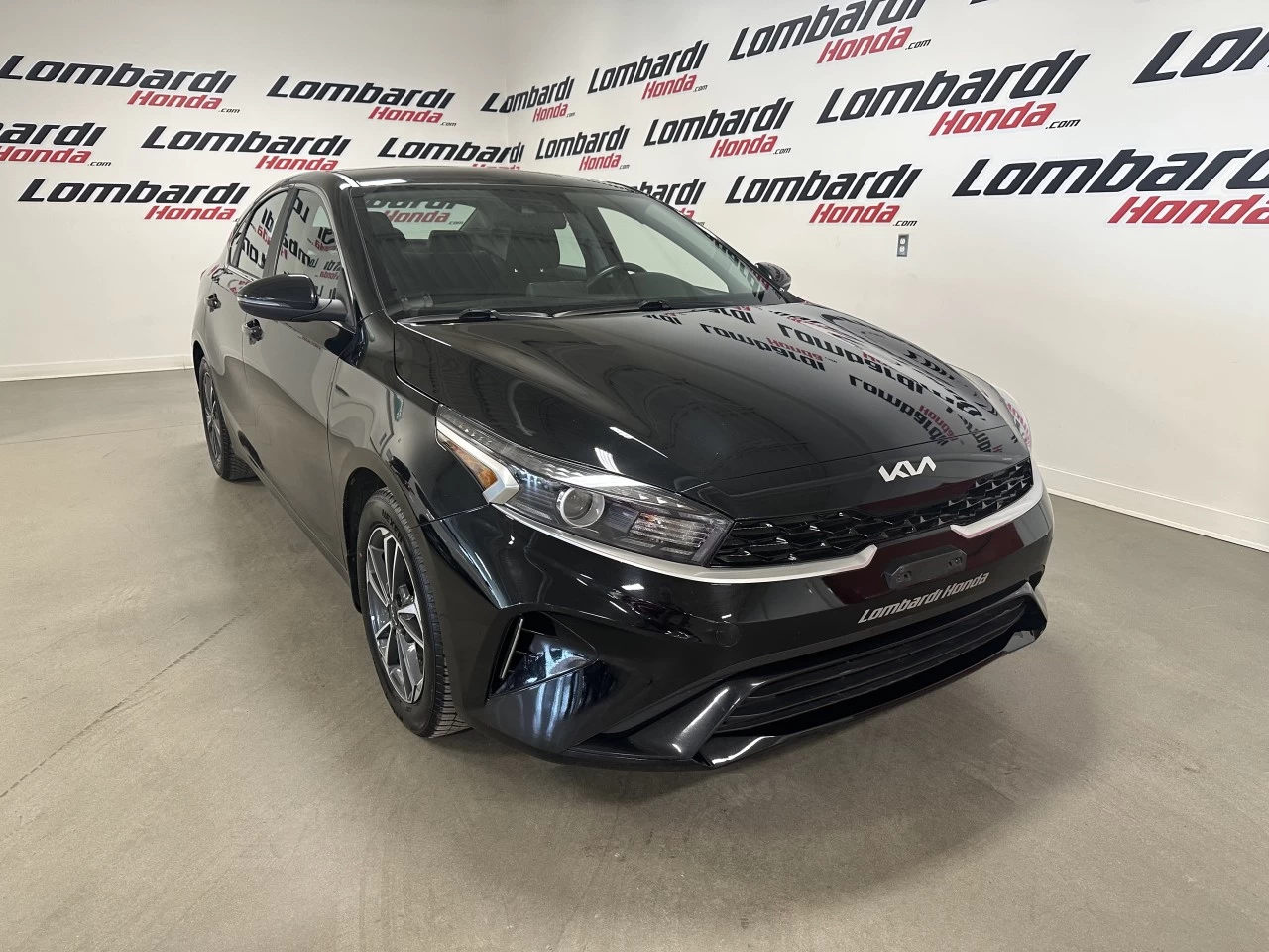 2023 Kia Forte EX Image principale