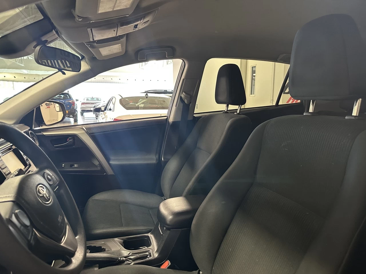 2018 Toyota RAV4
                                                    LE Main Image