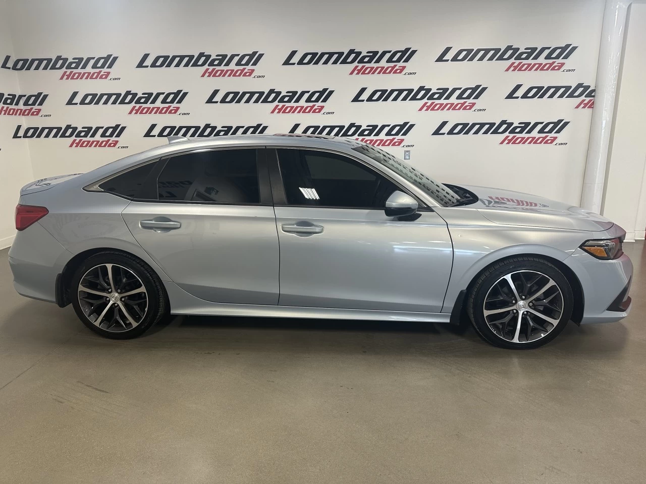 2022 Honda Civic Touring https://www.lombardihonda.com/resize/b990ff35b810a3abc0cc817b2ca24889-1