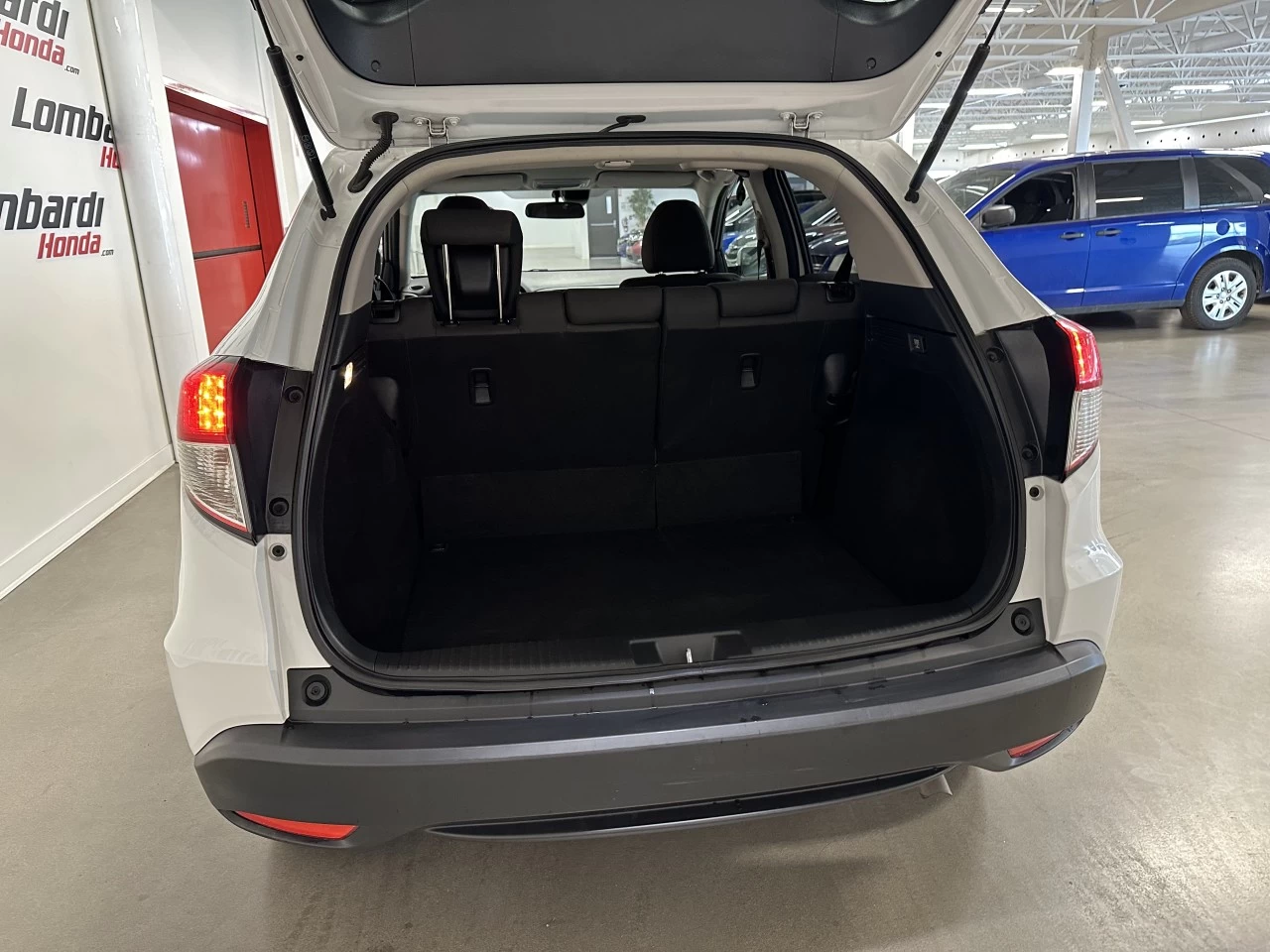 2020 Honda HR-V LX https://www.lombardihonda.com/resize/b990ff35b810a3abc0cc817b2ca24889-1