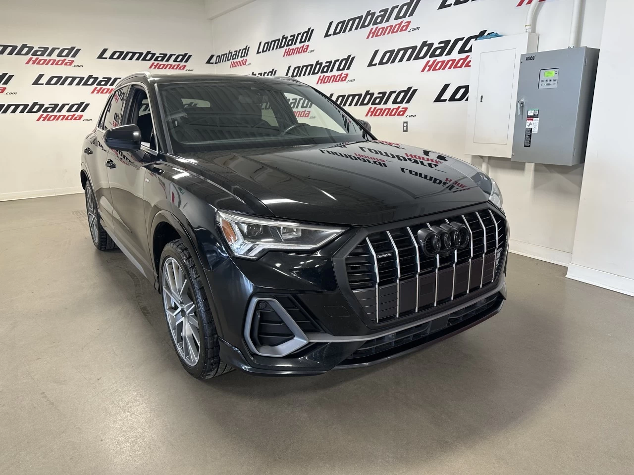 2019 Audi Q3 Technik Main Image