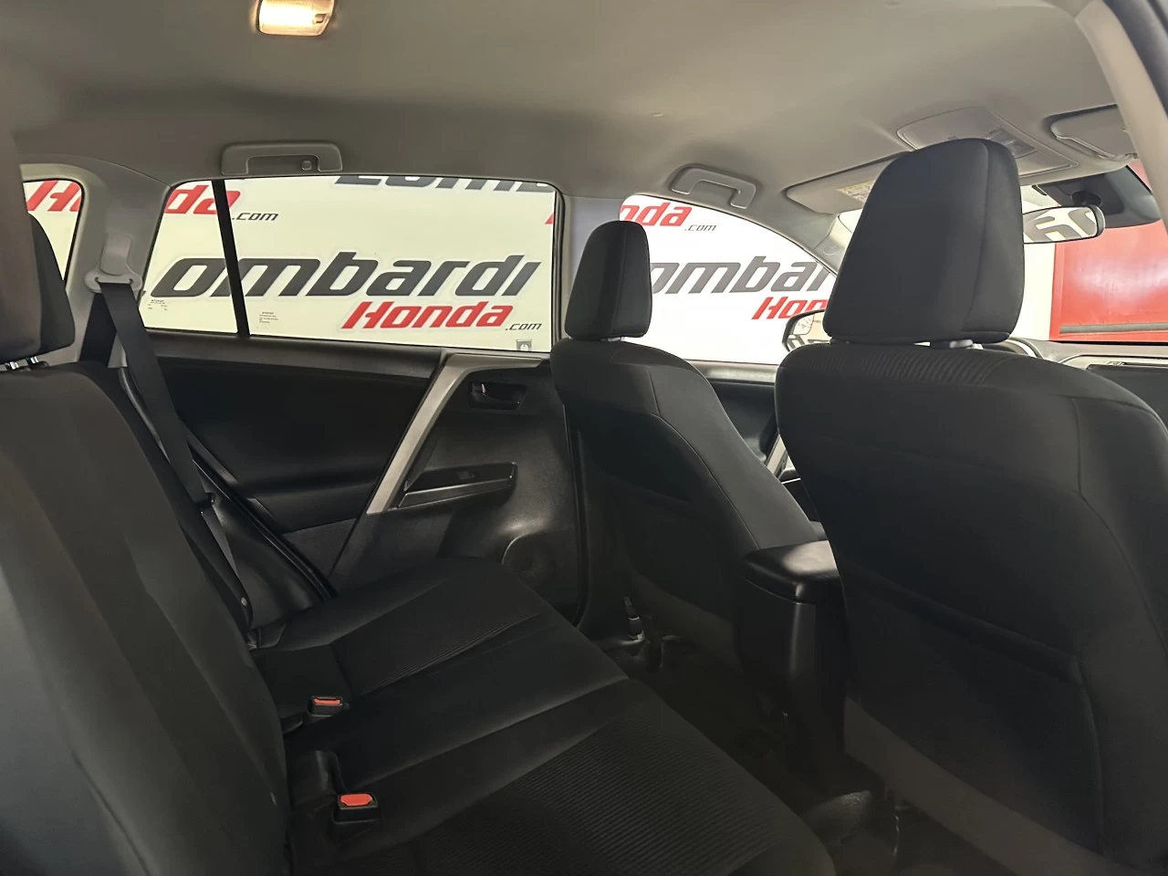 2017 Toyota RAV4 LE Image principale