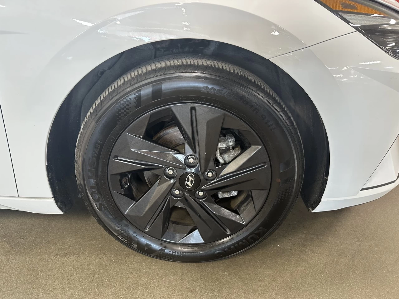 2022 Hyundai Elantra
                                                    Preferred Image principale
