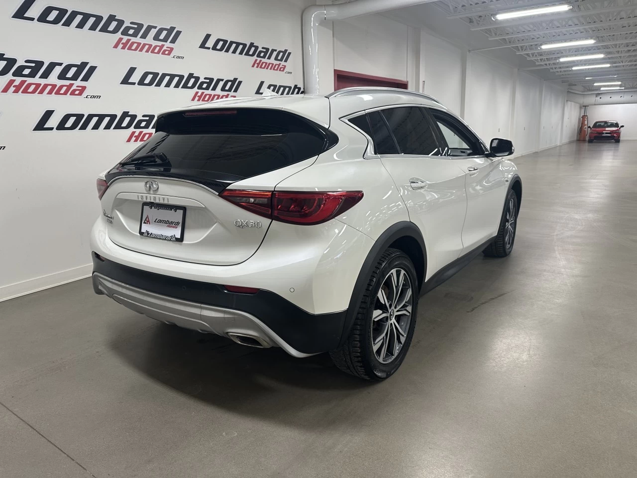 2017 INFINITI QX30 AWD 4dr Image principale