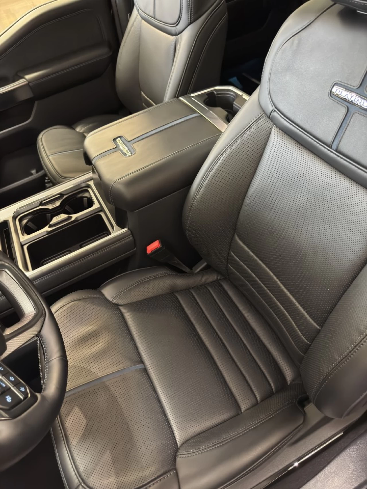 2025 Ford F-250 Platinum Image principale