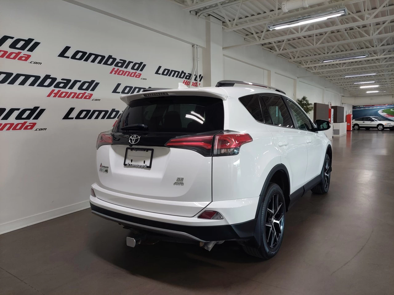 2018 Toyota RAV4 SE AWD https://www.lombardihonda.com/resize/b990ff35b810a3abc0cc817b2ca24889-1