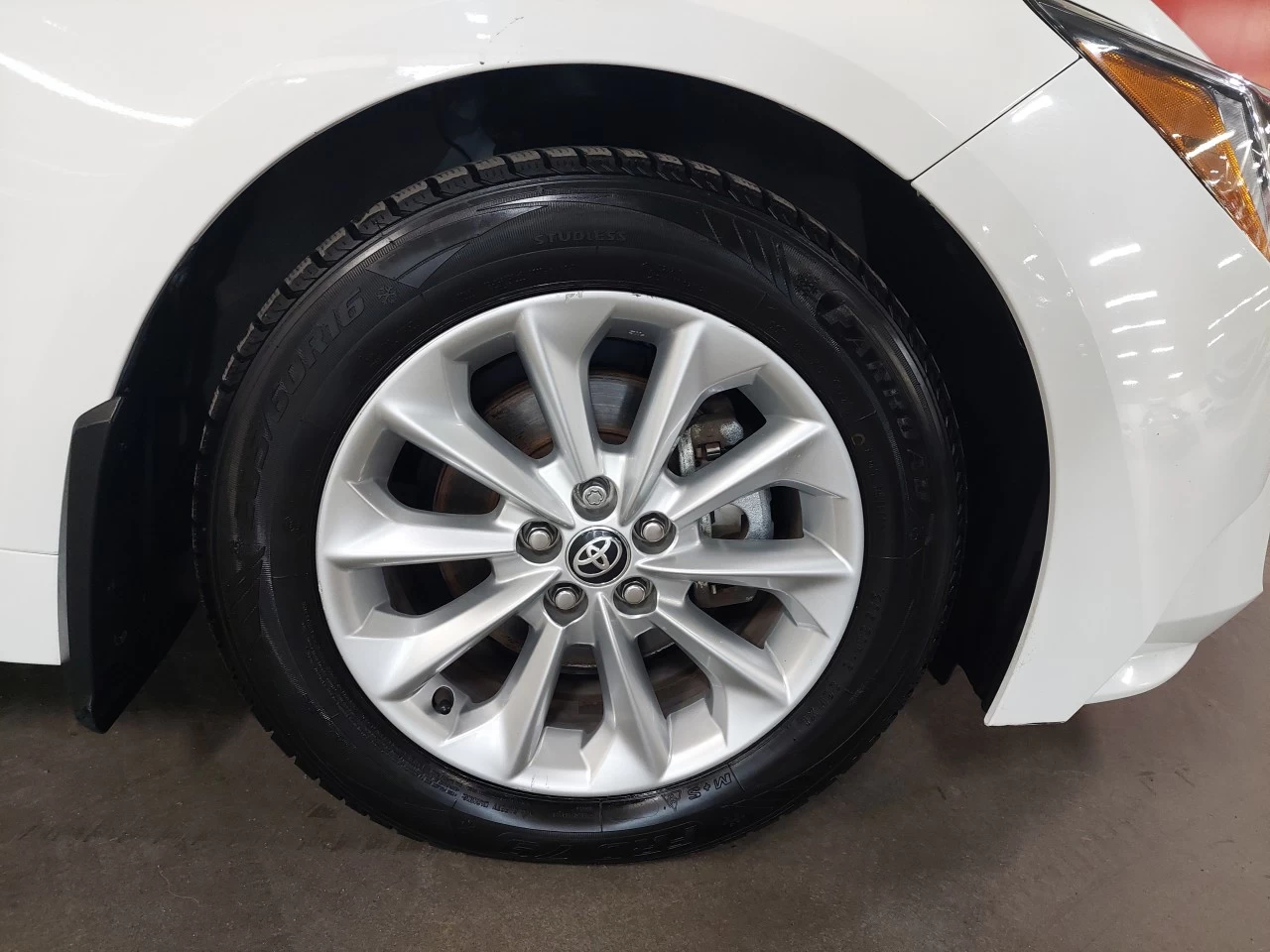 2021 Toyota Corolla
                                                    LE Main Image