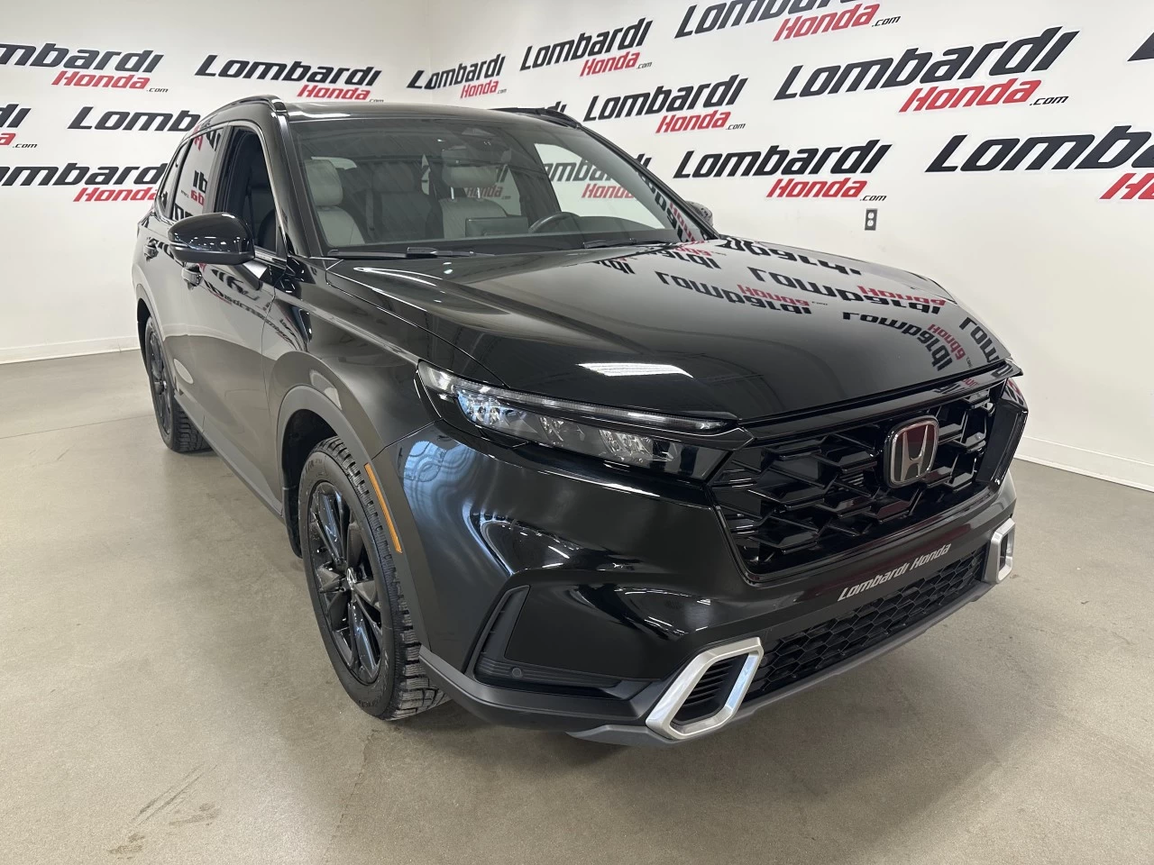 2024 Honda CR-V Touring https://www.lombardihonda.com/resize/b990ff35b810a3abc0cc817b2ca24889-1