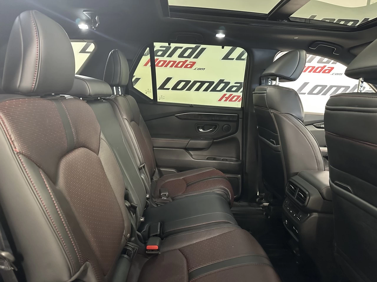 2023 Honda Pilot
                                                    Black Edition Main Image