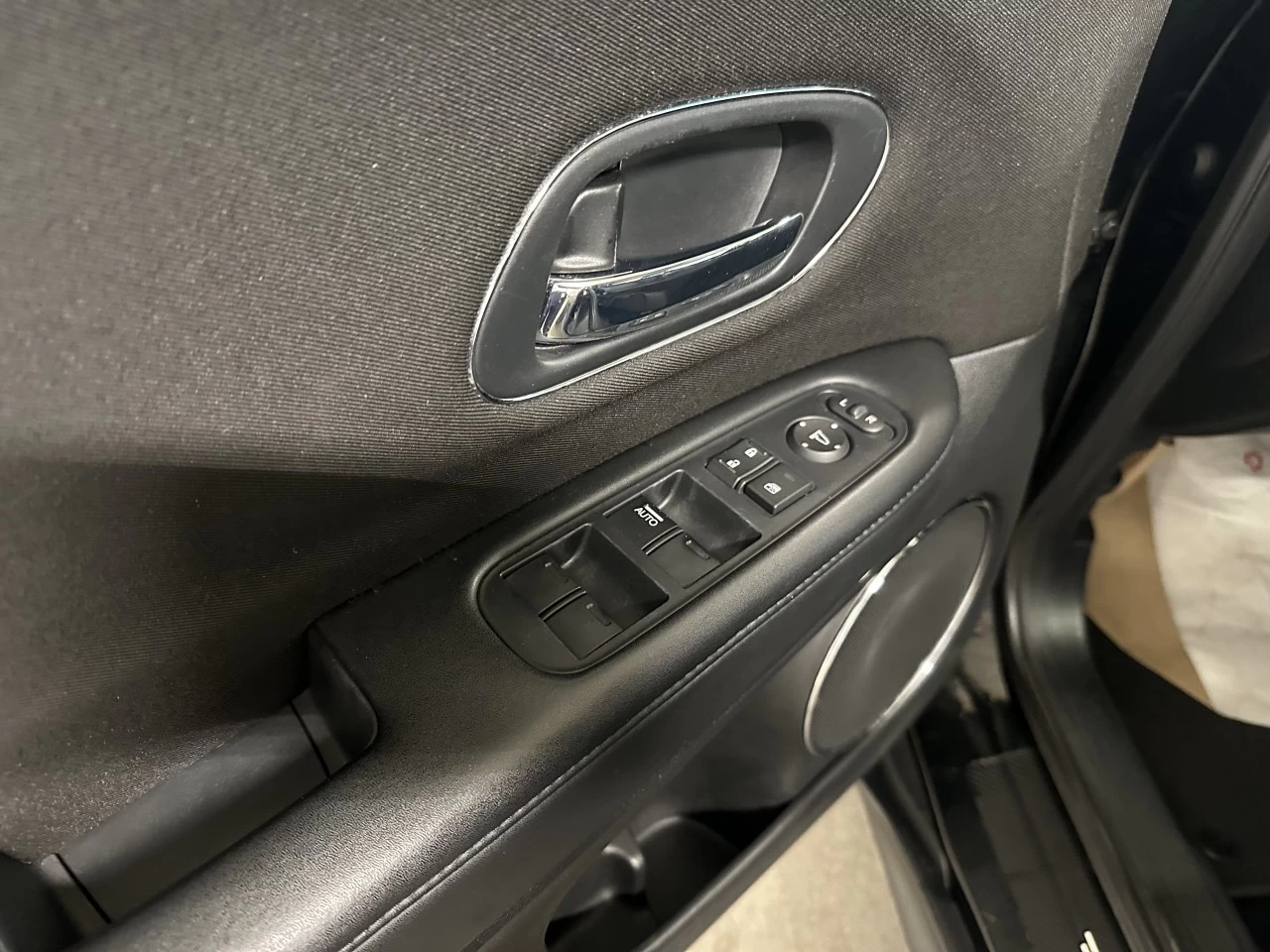 2017 Honda HR-V EX https://www.lombardihonda.com/resize/b990ff35b810a3abc0cc817b2ca24889-1