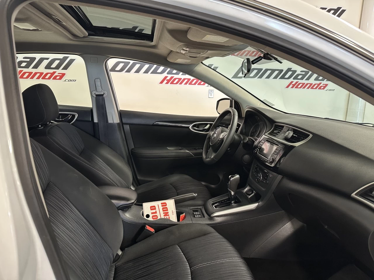 2018 Nissan Sentra
                                                    SV Image principale