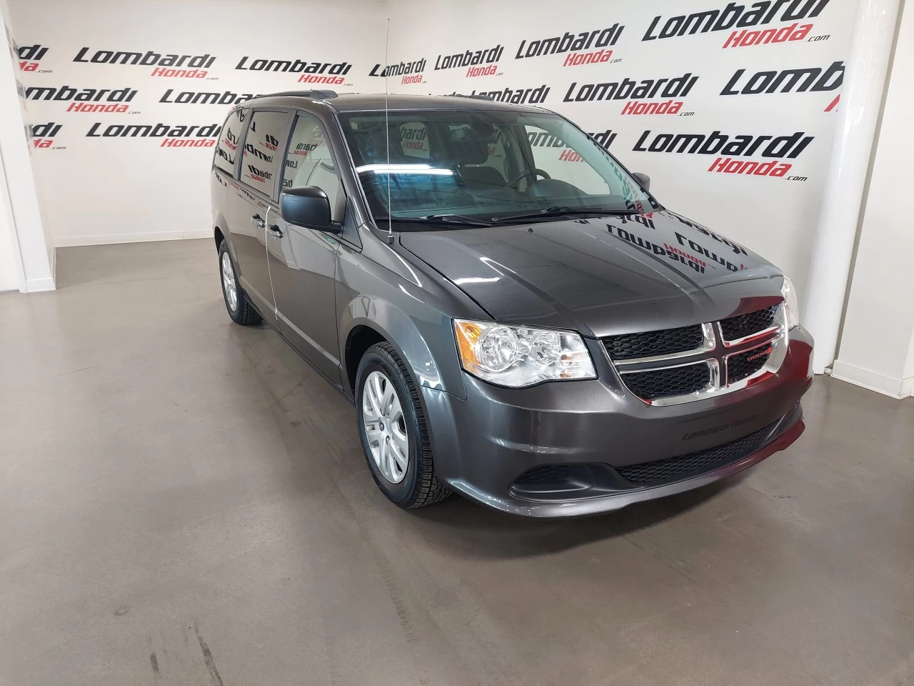 2019 Dodge Grand Caravan
                                                    SXT Main Image