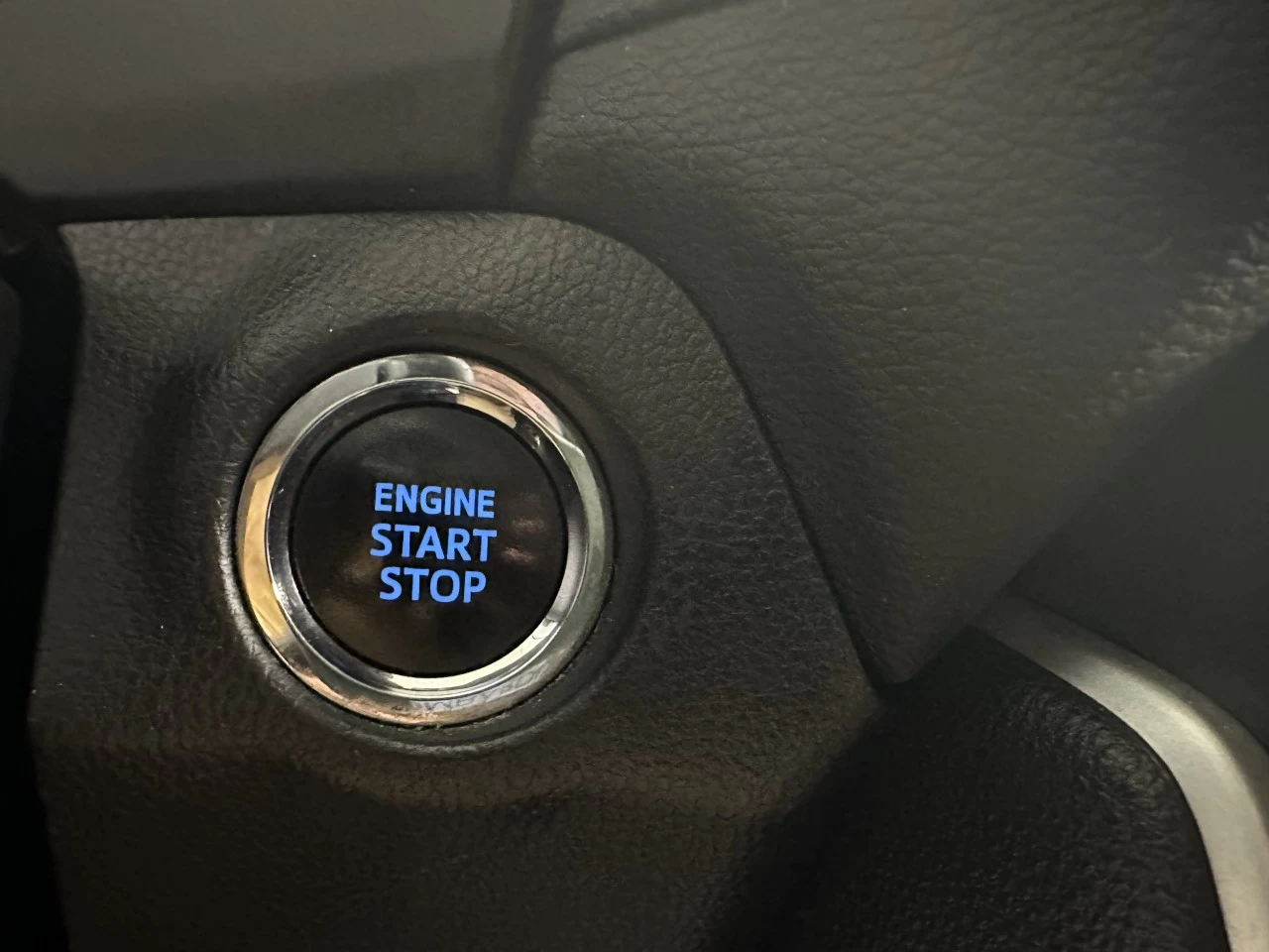 2021 Toyota RAV4
                                                    Limited Image principale