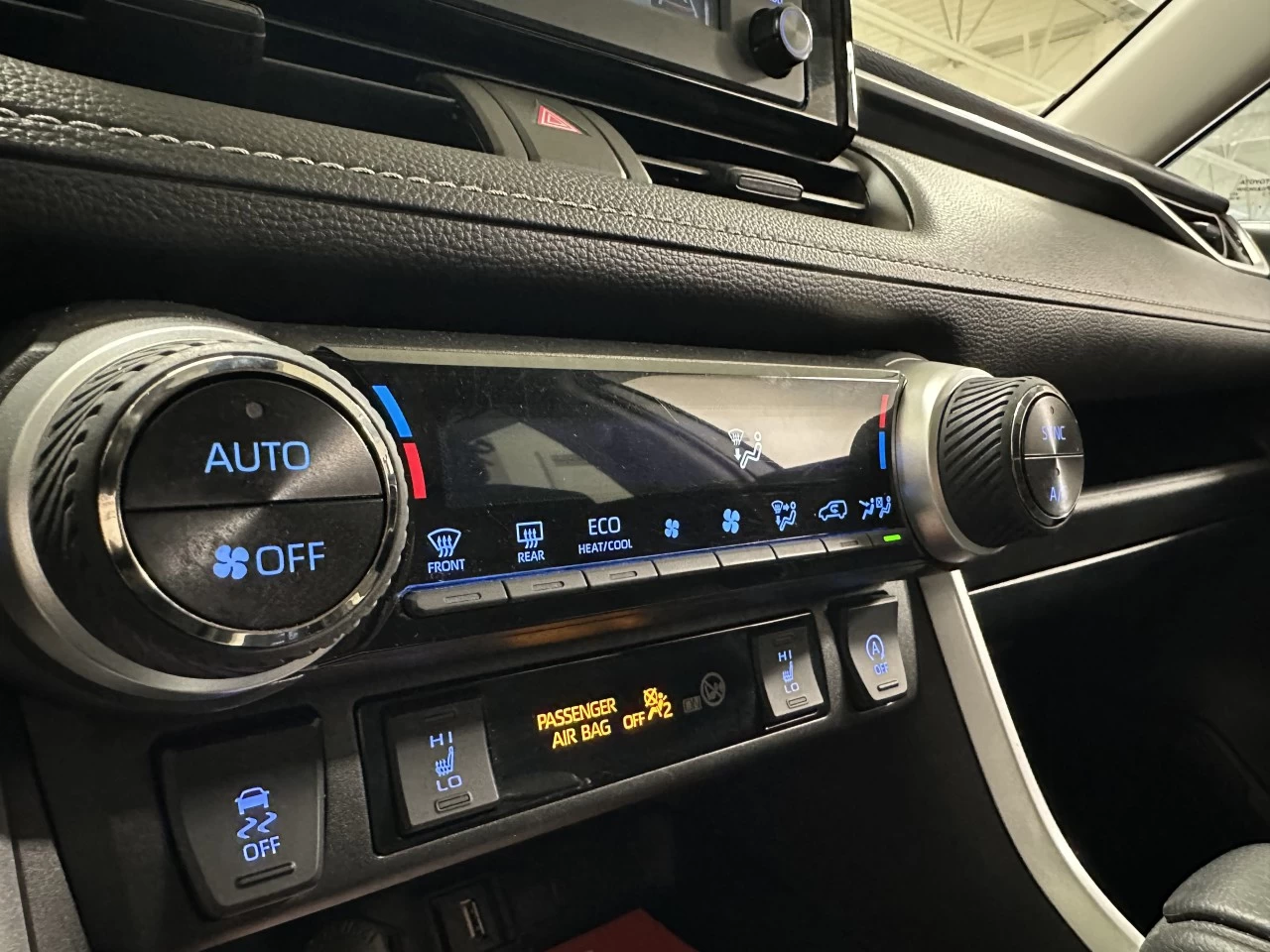 2022 Toyota RAV4 XLE Main Image