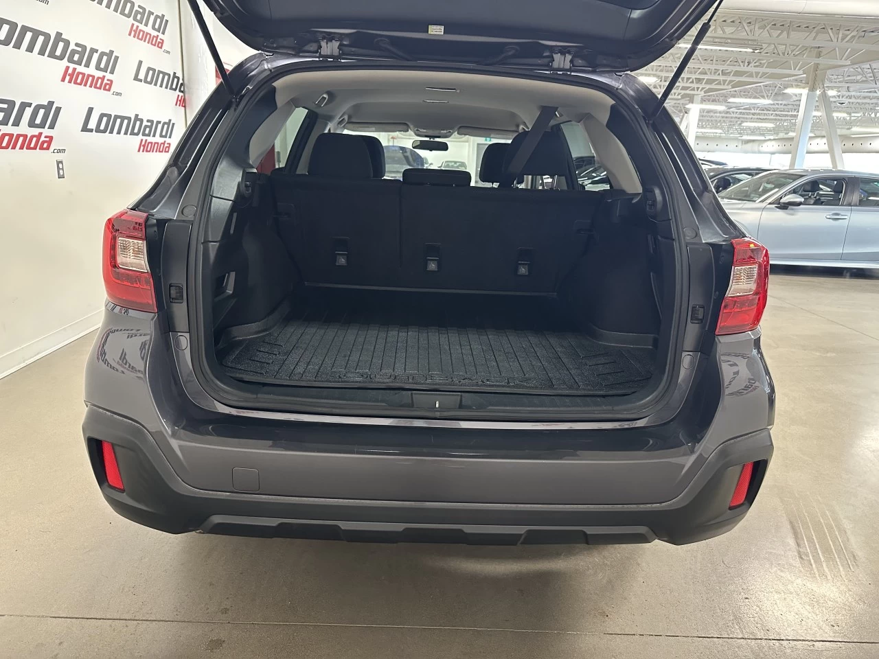 2018 Subaru Outback
                                                    2.5i Image principale