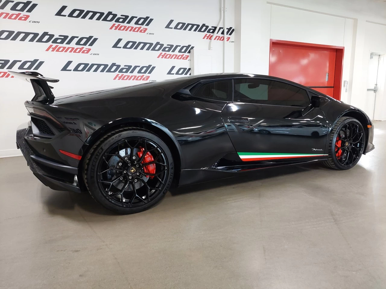 2018 Lamborghini Huracan Performante CPO 12Mois+ https://www.lombardihonda.com/resize/b990ff35b810a3abc0cc817b2ca24889-1