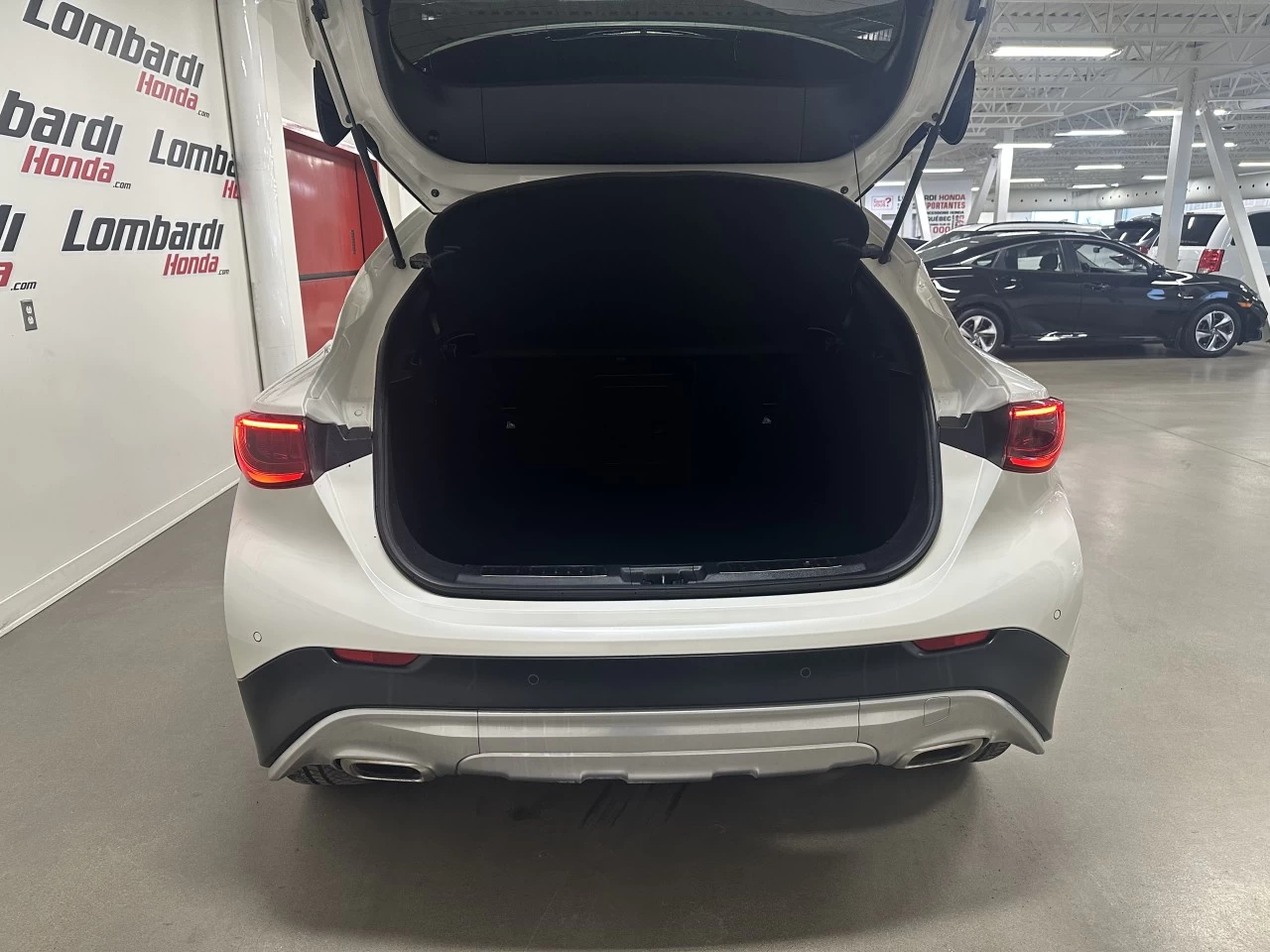 2017 INFINITI QX30 AWD 4dr Image principale