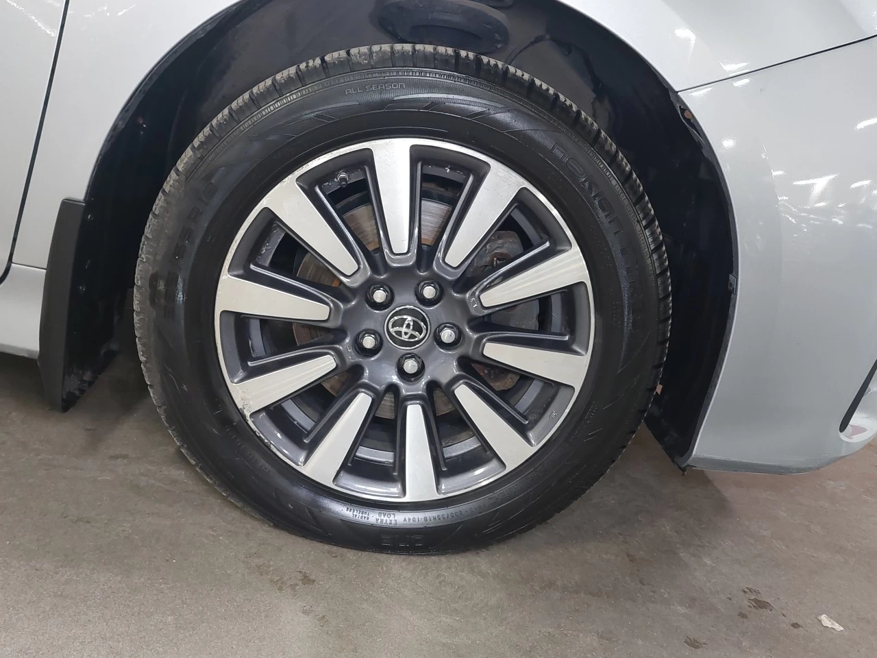 2018 Toyota Sienna
                                                    LE Image principale