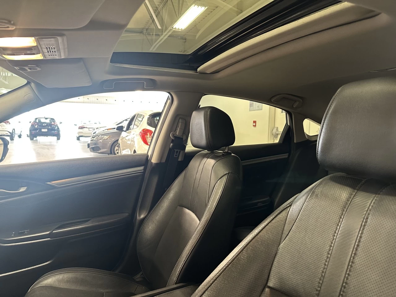 2017 Honda Civic Berline Touring Image principale