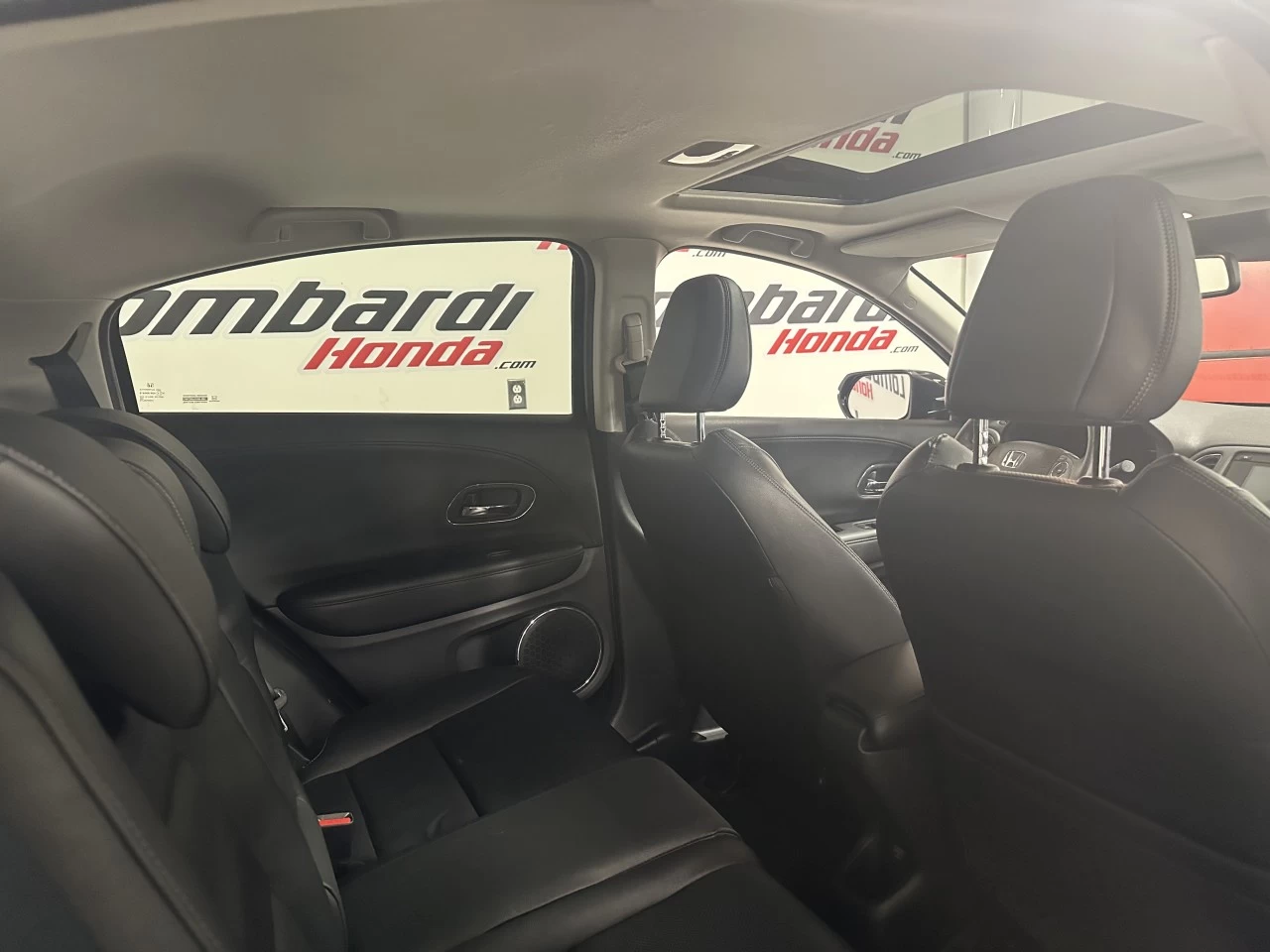 2022 Honda HR-V Touring Main Image