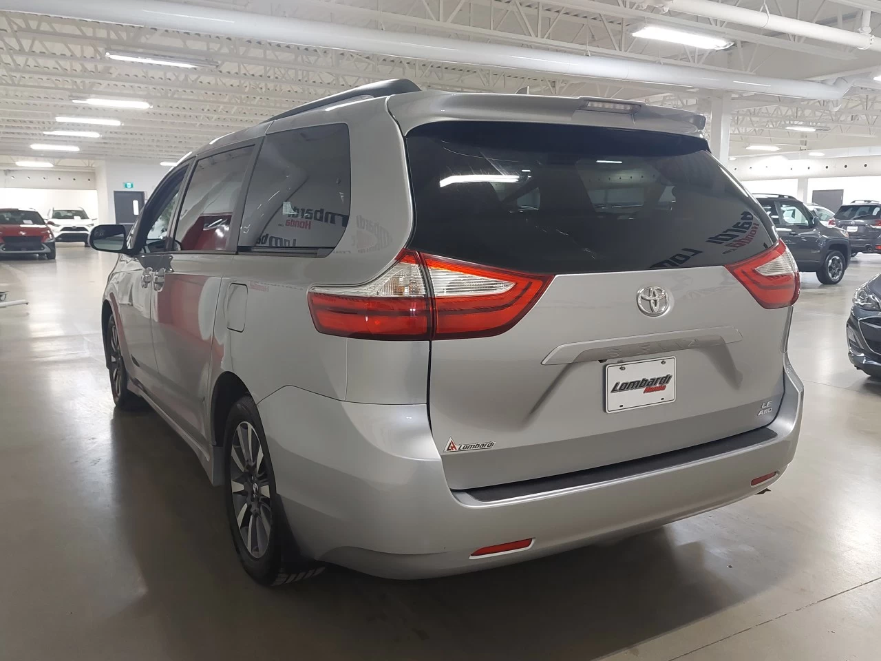 2018 Toyota Sienna
                                                    LE Image principale