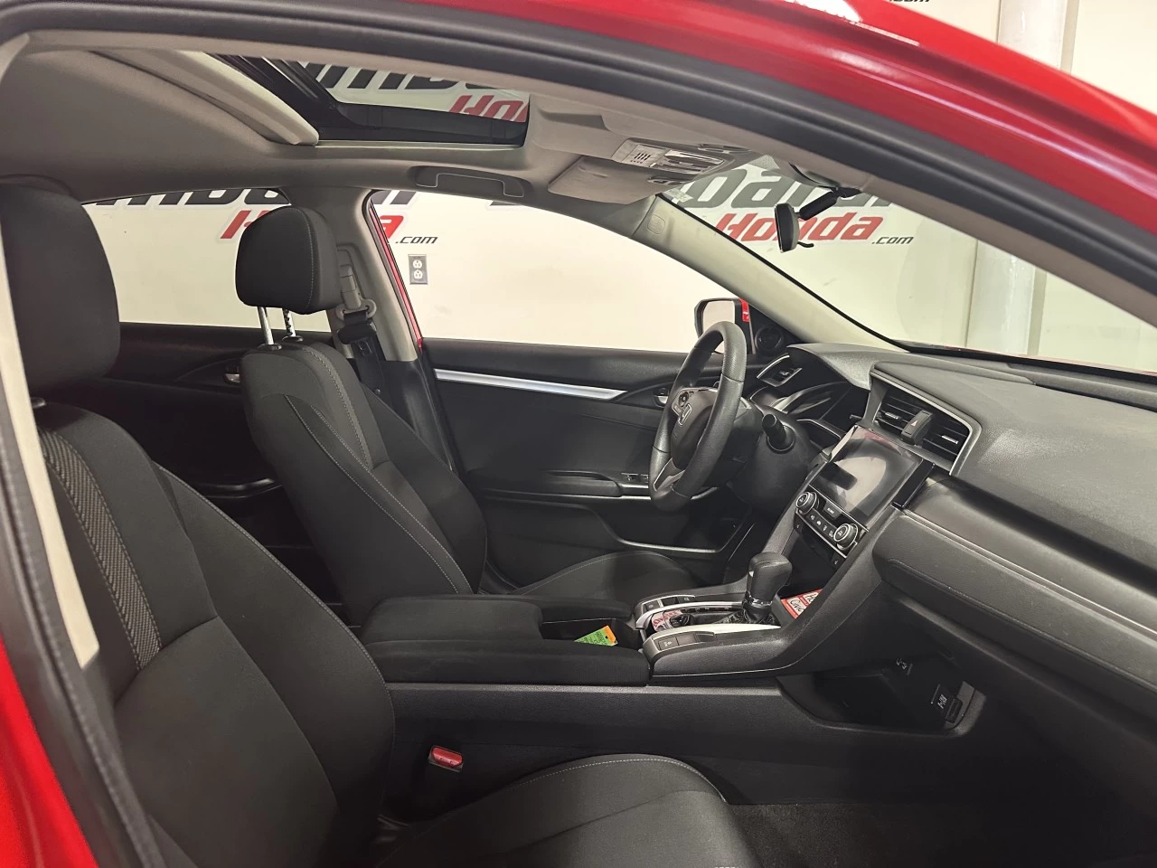2017 Honda Civic
                                                    EX Main Image
