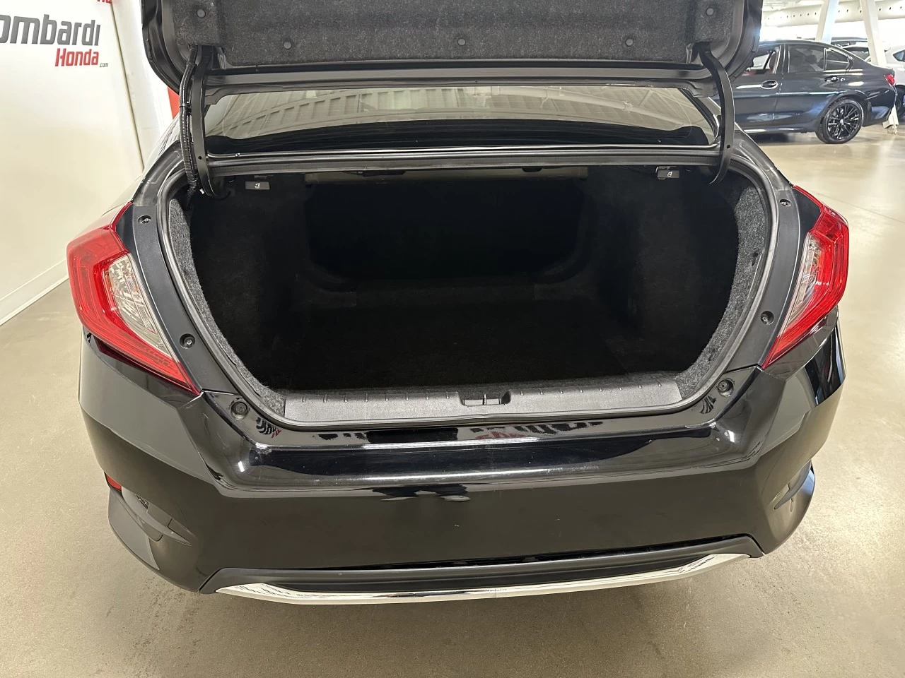 2020 Honda Civic
                                                    Touring Main Image