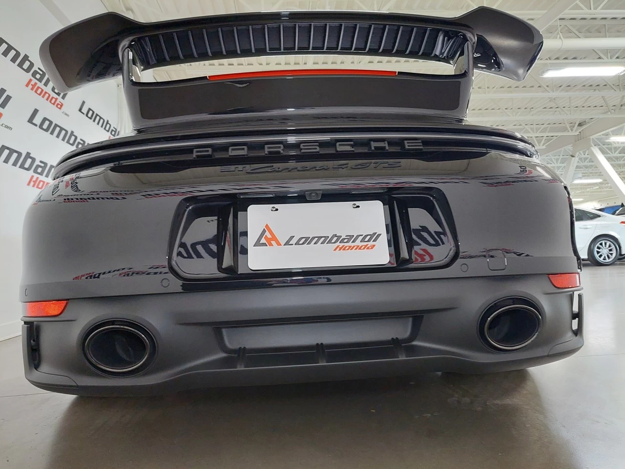 2024 Porsche 911
                                                    CARRERA 4 GTS Image principale