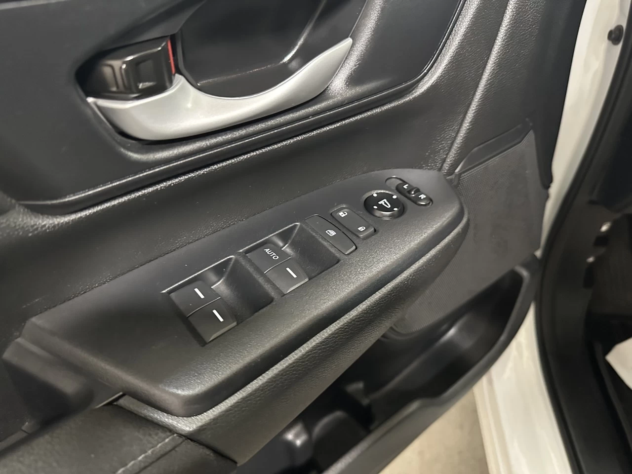 2021 Honda CR-V LX https://www.lombardihonda.com/resize/b990ff35b810a3abc0cc817b2ca24889-1