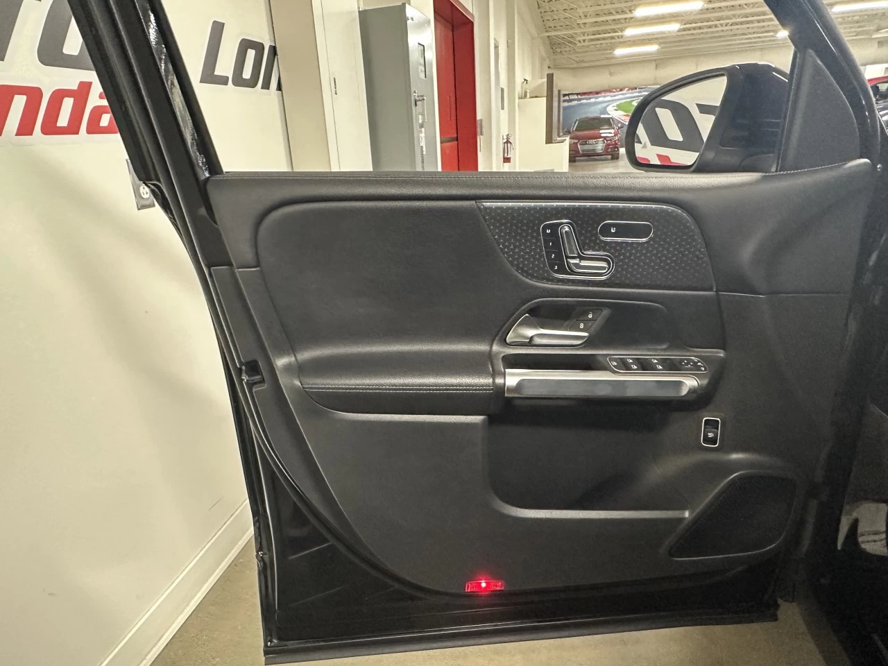 2024 Mercedes-Benz GLB GLB 250 Main Image