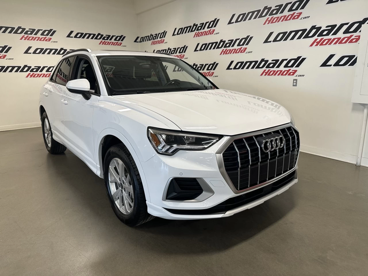 2025 Audi Q3 40 TFSI quattro https://www.lombardihonda.com/resize/b990ff35b810a3abc0cc817b2ca24889-1