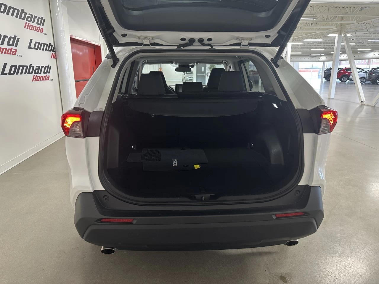 2022 Toyota RAV4
                                                    XLE Image principale