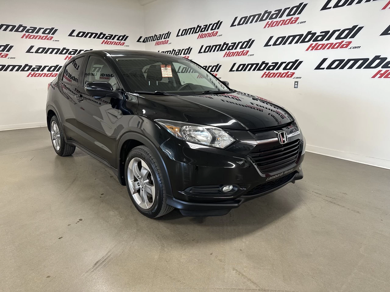 2017 Honda HR-V EX https://www.lombardihonda.com/resize/b990ff35b810a3abc0cc817b2ca24889-1